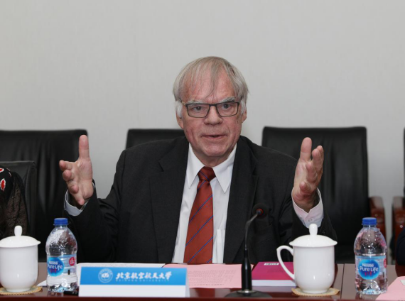 本书作者乌尔里希·泰希勒(Ulrich Teichler)教授发表题为“复杂而又迷人的研究领域”的演讲