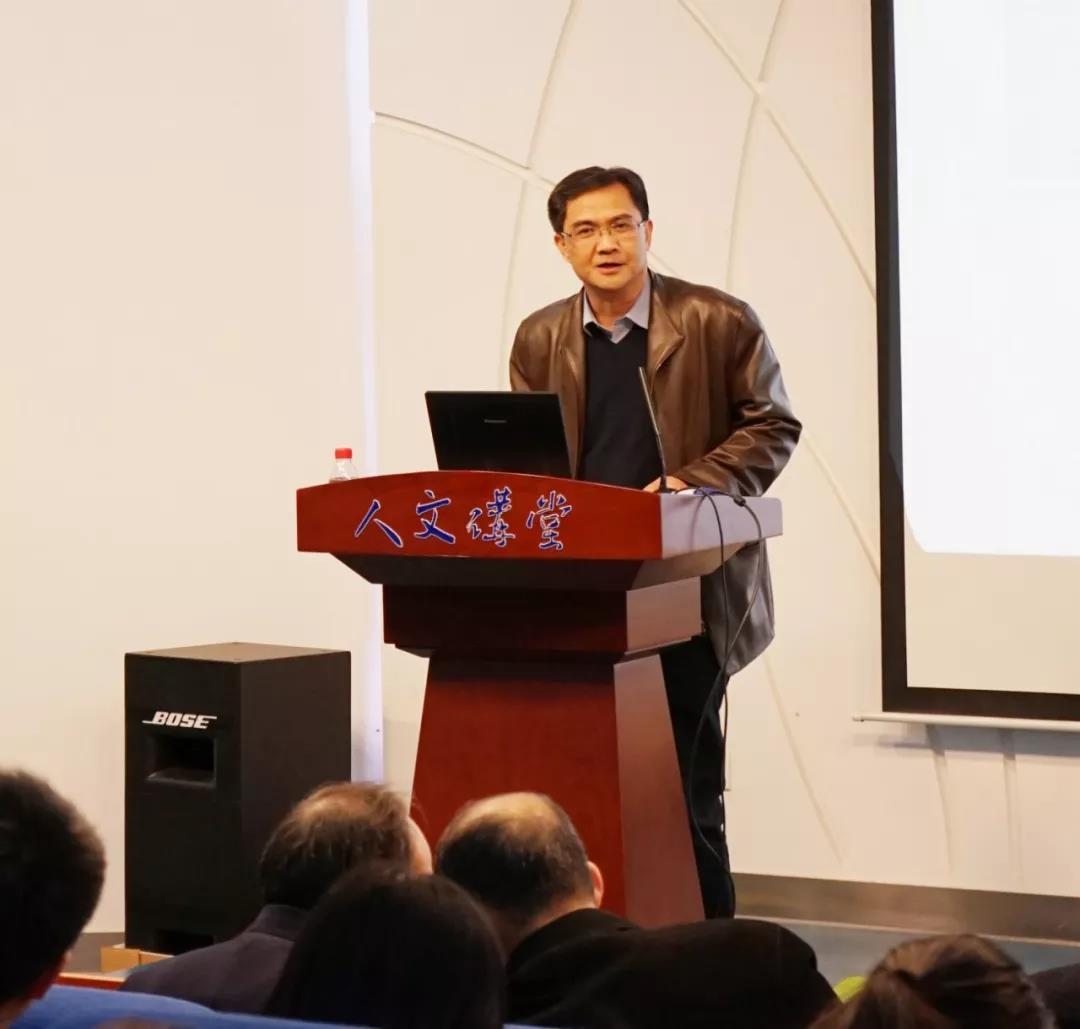 主持人蔡劲松经理